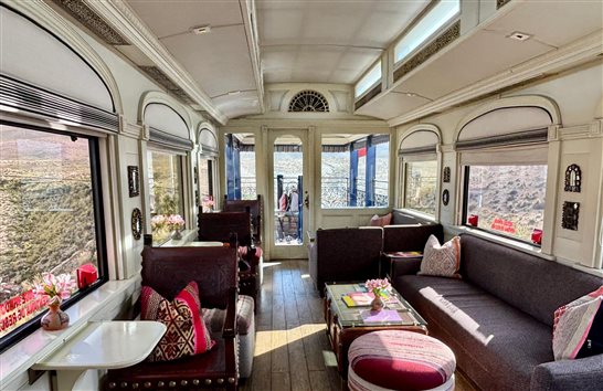 Bar do Observatório, o último vagão do trem peruano Belmond Andean Explorer