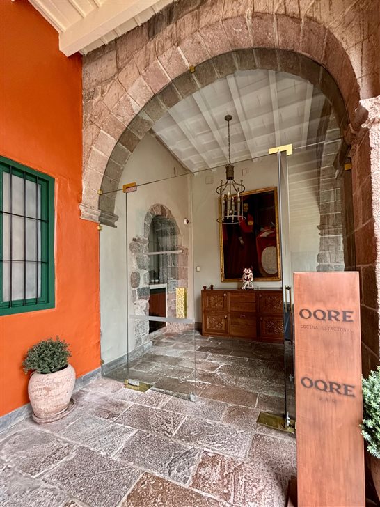 Entrada do restaurante Oqre, no Monasterio