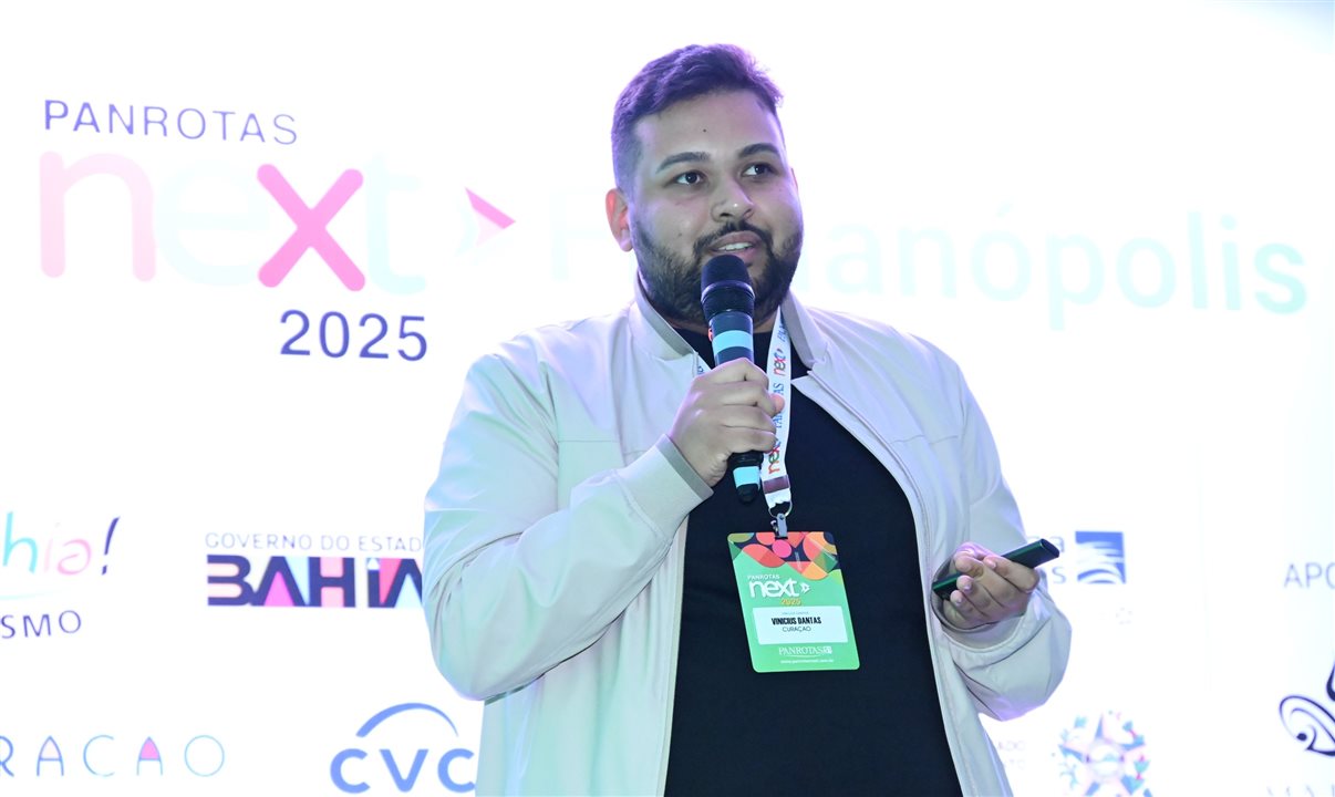 Vinicius Dantas, representante do Turismo de Curaçao no Brasil, no PANROTAS Next 2025, em Florianópolis