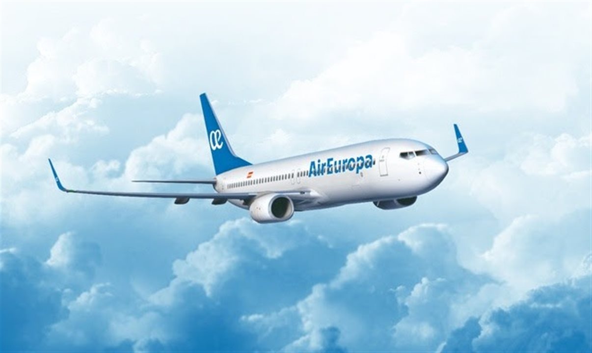 O avião de corredor único representa uma melhoria significativa em termos de conforto, eficiência e sustentabilidade em relação à geração anterior, sendo capaz de reduzir o consumo de combustível e as emissões em até 20%