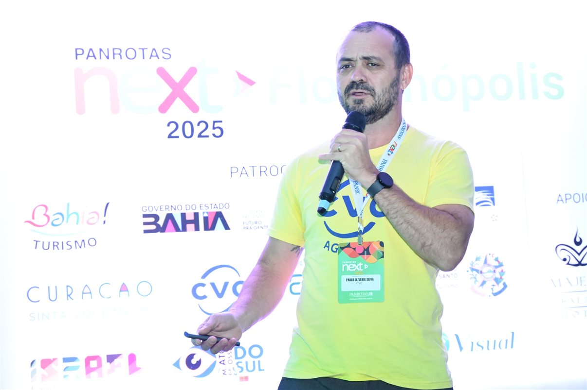 José Guilherme Alcorta, da PANROTAS, entre Naise Roglio, da Conceito Viagens, Gabi Carraro e Ana Carolina, da Luxperts, e Neilla Vicentini, da Conceito Viagens