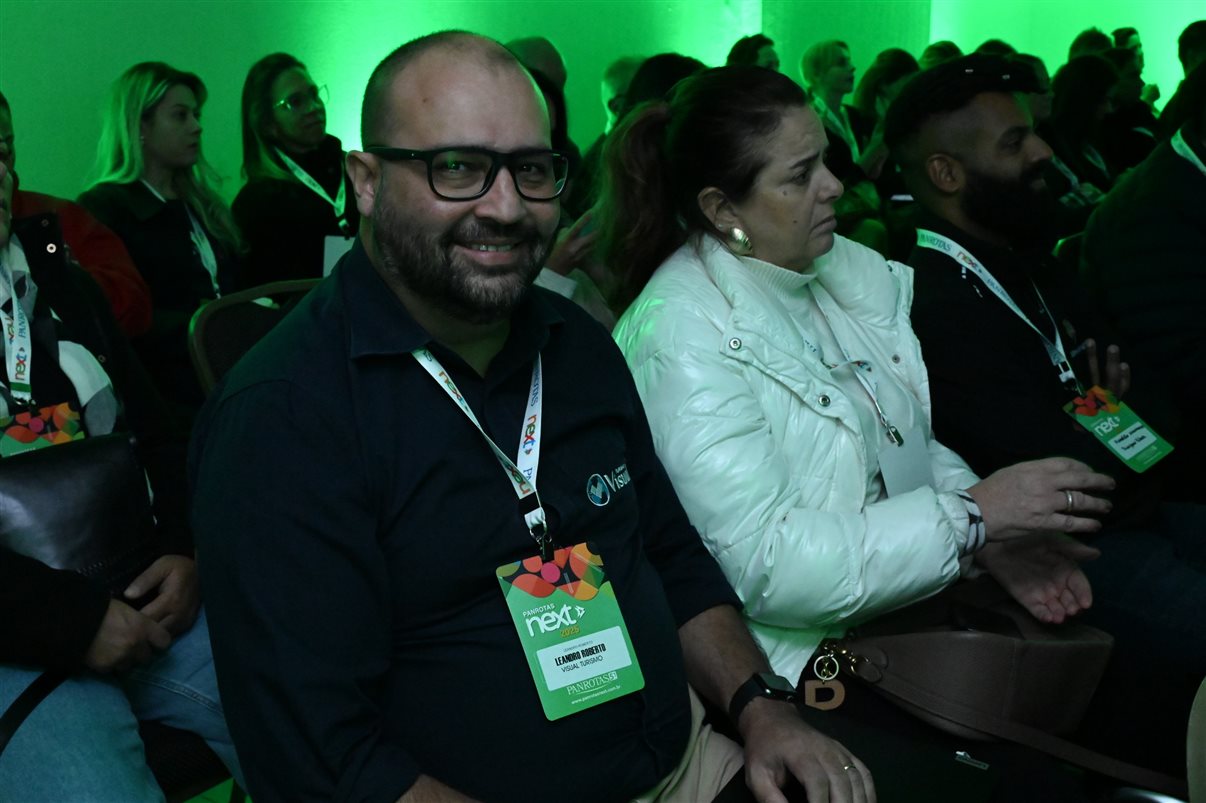 José Guilherme Alcorta, da PANROTAS, entre Naise Roglio, da Conceito Viagens, Gabi Carraro e Ana Carolina, da Luxperts, e Neilla Vicentini, da Conceito Viagens