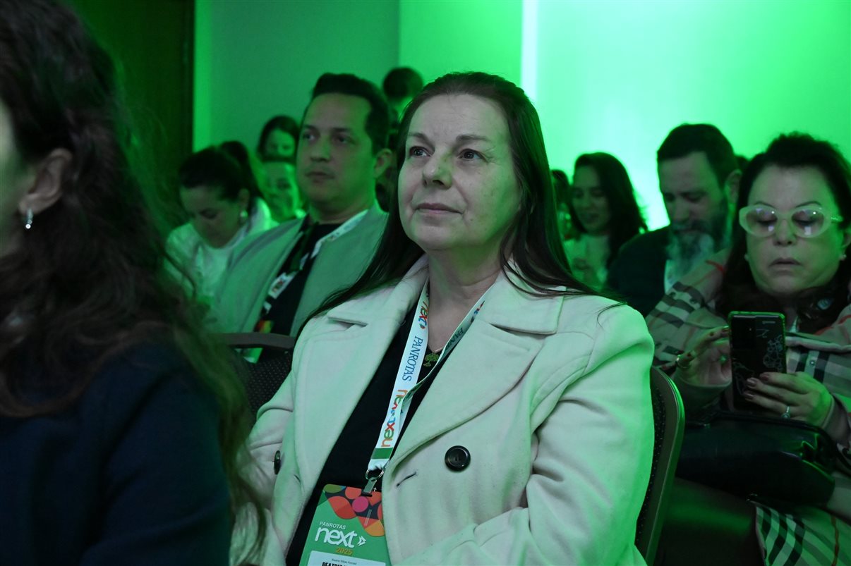 José Guilherme Alcorta, da PANROTAS, entre Naise Roglio, da Conceito Viagens, Gabi Carraro e Ana Carolina, da Luxperts, e Neilla Vicentini, da Conceito Viagens