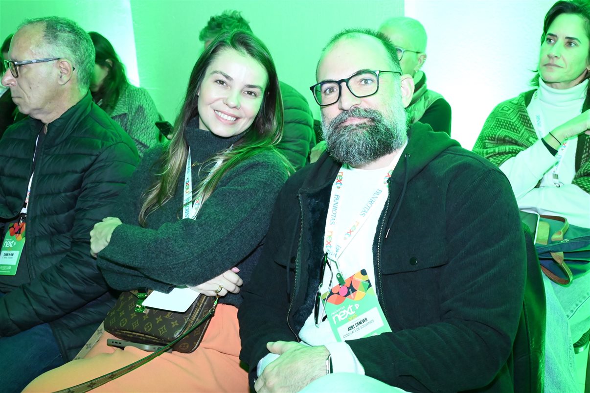 José Guilherme Alcorta, da PANROTAS, entre Naise Roglio, da Conceito Viagens, Gabi Carraro e Ana Carolina, da Luxperts, e Neilla Vicentini, da Conceito Viagens
