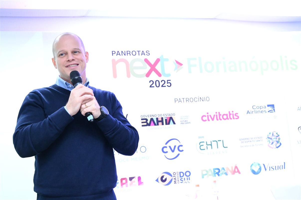 José Guilherme Alcorta, da PANROTAS, entre Naise Roglio, da Conceito Viagens, Gabi Carraro e Ana Carolina, da Luxperts, e Neilla Vicentini, da Conceito Viagens