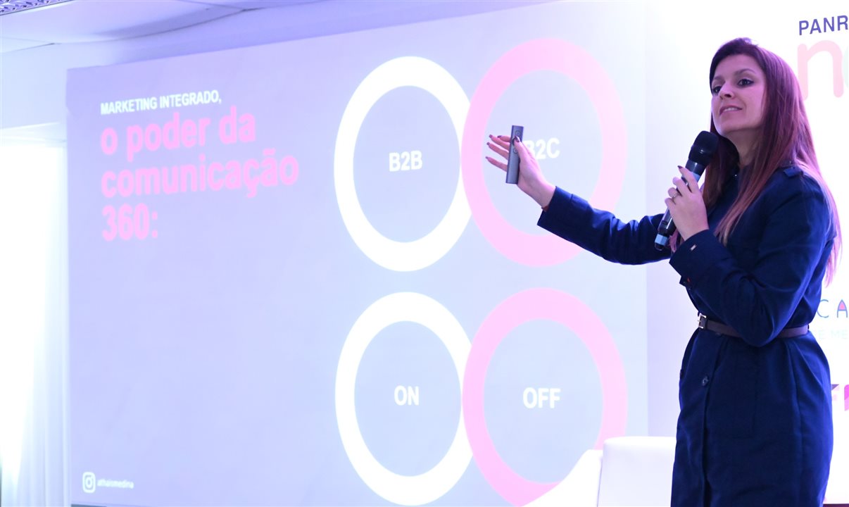 Thais Medina, CEO da Business Factory, apresenta as diferenças da comunicação B2B e B2C no PANROTAS Next Florianópolis