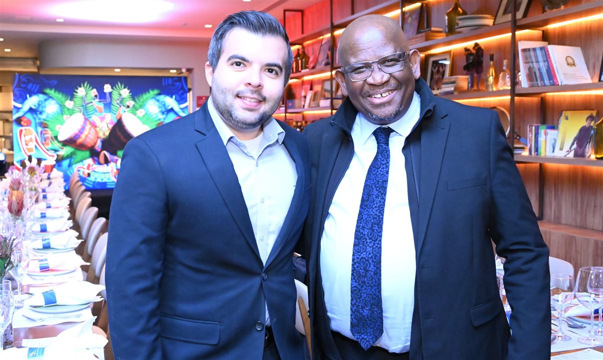 Gabriel Gomes, country manager da SAA para o Brasil, e Tebogo Tsimane, CCO da companhia aérea