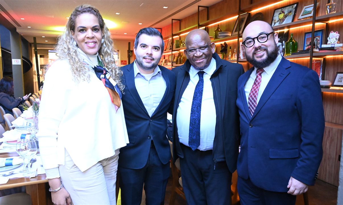 Valeria Antenor, Gabriel Gomes, Tebogo Tsimane e Kadu Lucas, todos da SAA
