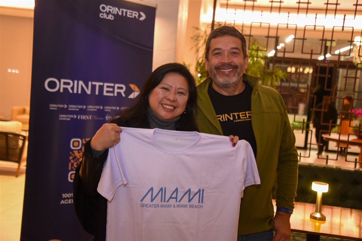 Lia Hirakawa Cruz, do Visit Miami, ao lado de Jorge Souza, da Orinter