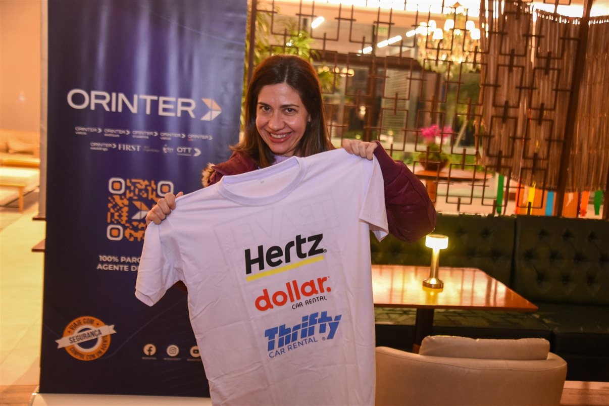 Lia Hirakawa Cruz, do Visit Miami, ao lado de Jorge Souza, da Orinter