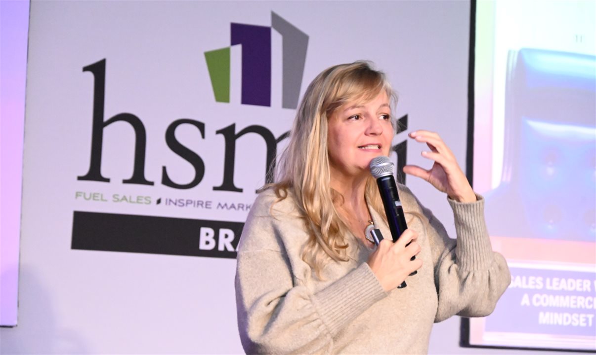 Gabriela Otto na abertura do HSMAI Sales Acceleration Meeting