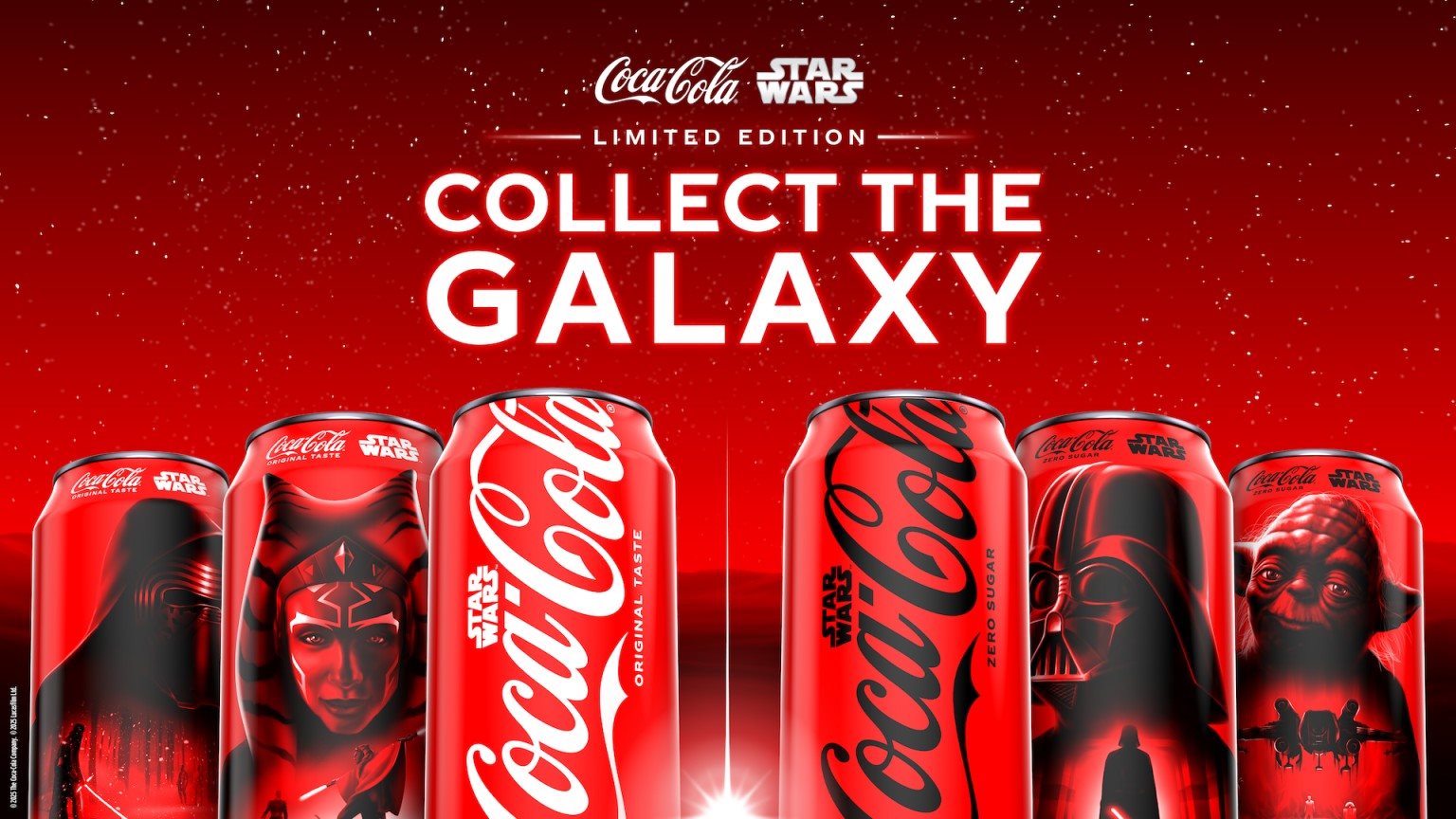 Personagens clássicos e recentes da franquia, como Darth Vader, Yoda, Kylo Ren, Ahsoka Tano, Mandalorian e Grogu, ilustram versões de Coca-Cola tradicional e Zero Açúcar.