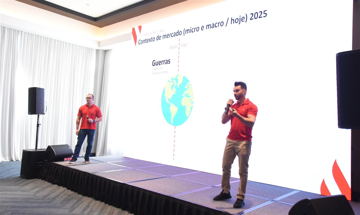 Eduardo Nieri e Diogo Marinho representam o Santander Financiamentos no evento