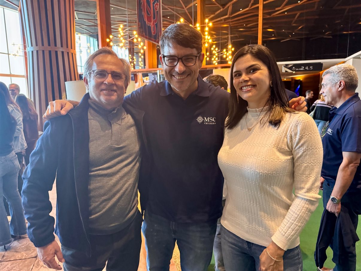 Pedro Silva, da MSC, Juliana Freitas, do Conexão Vip, Renan Uzeloto, du Uzeloto Tur, Juliana Lombardi, da JL Tour, e Fabrício Pereira, da Bless Turismo 