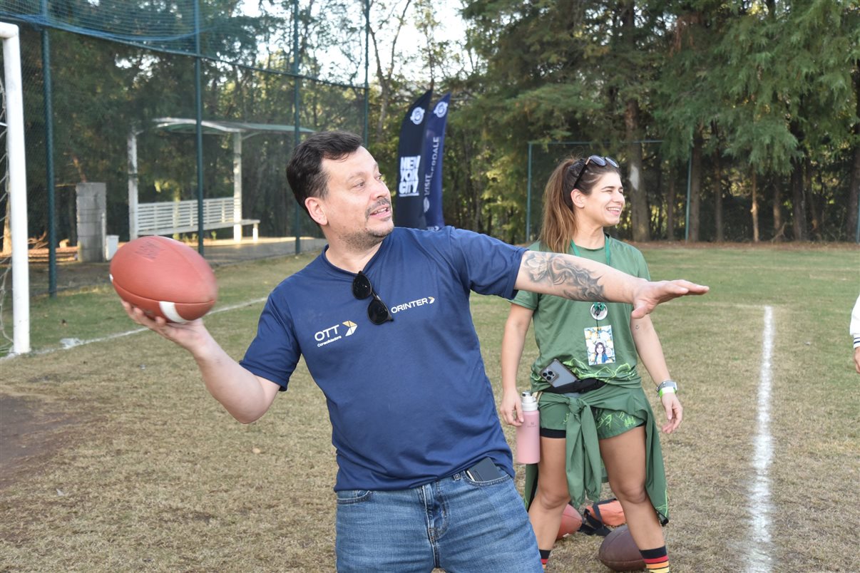 Jorge Souza, da Orinter, e Karina Nascimento, Copa Airlines