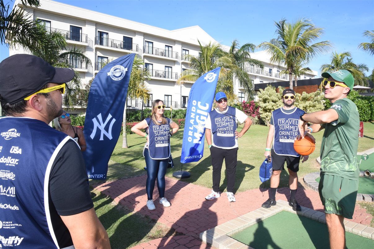 Jorge Souza, da Orinter, e Karina Nascimento, Copa Airlines