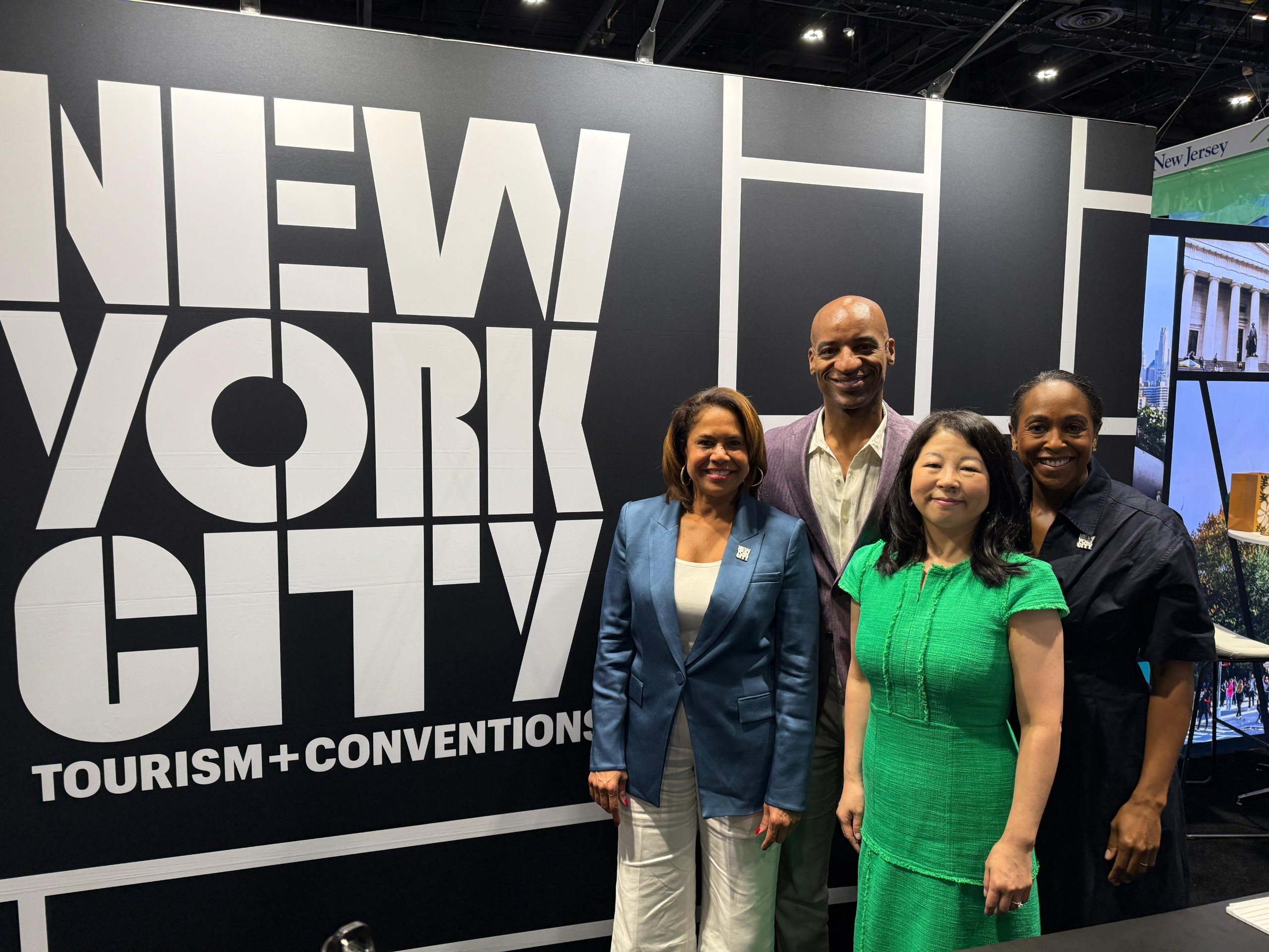 A presidente e CEO da New York City Tourism + Conventions, Julie Coker, Reginald Charlot, diretor responsável por Parcerias e Viagens e Luxo, Makiko Matsuda Healy, vice-presidente, e Tiffany Towsend, VP de Comunicação