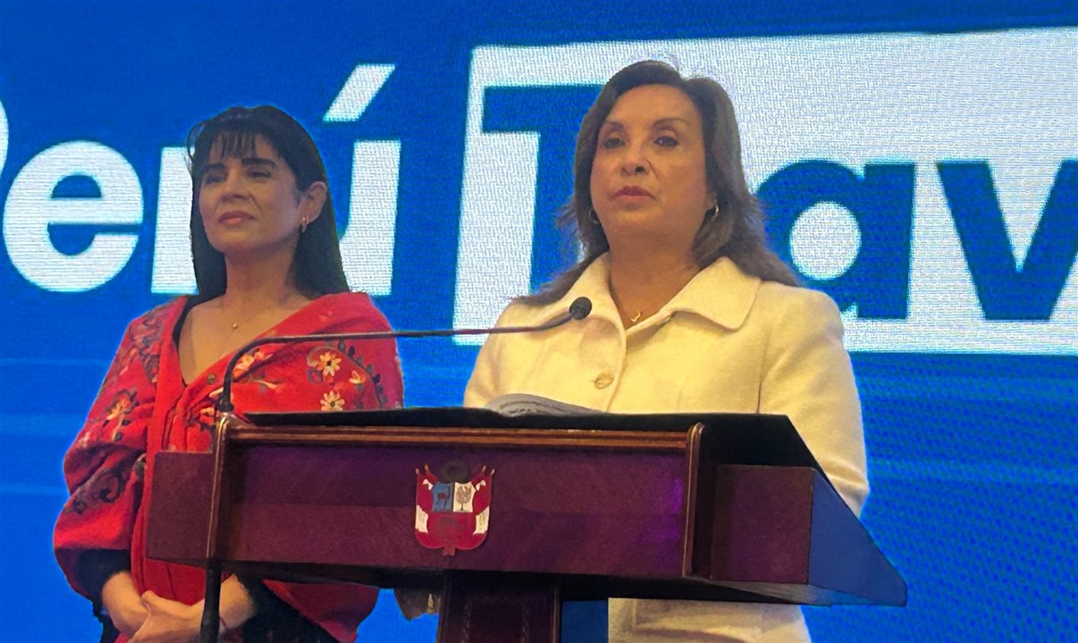 Ministra Desilú León e presidenta Dina Boluarte