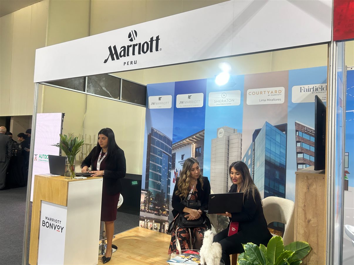  Desilú León, Dina Boluarte e Maritza Montero