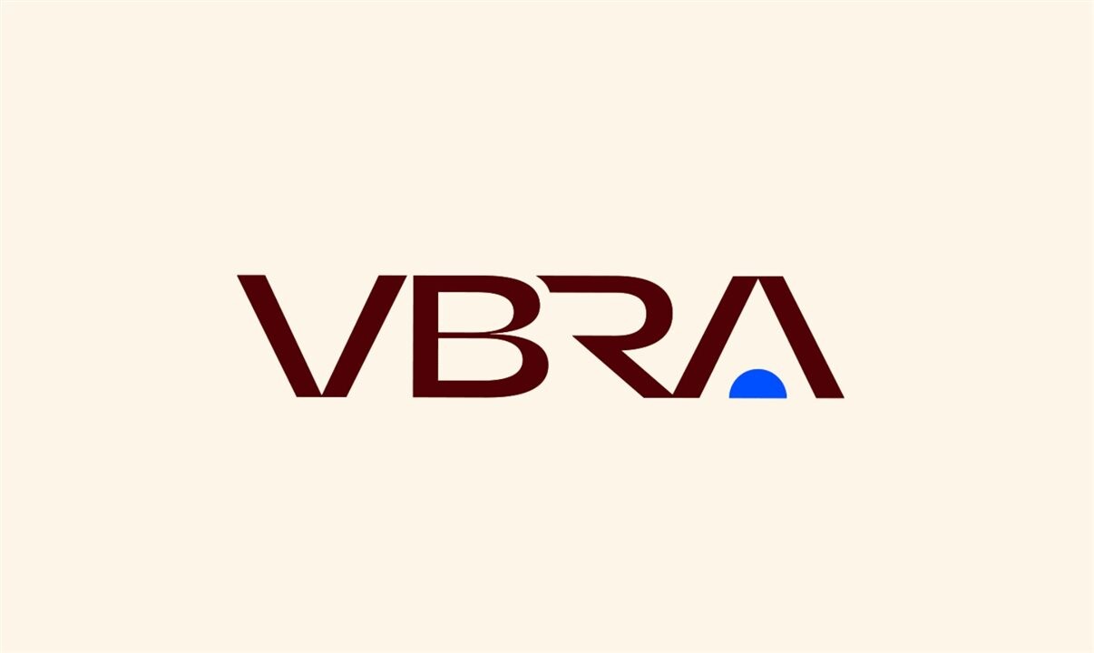 Nome VBRA remete à palavra “vibração” em diferentes idiomas — traduzindo a energia que move a marca.