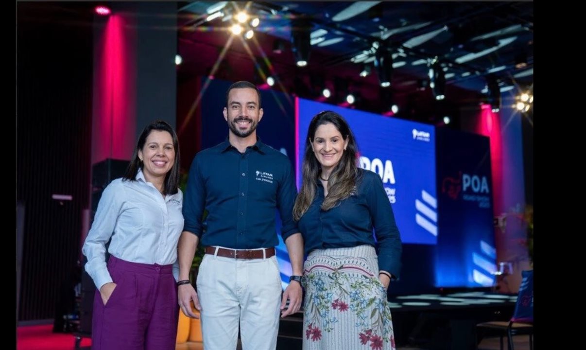Bianca Schimpl, Rafael Marques e Camila Belinelli, da equipe de Vendas da Latam Brasil