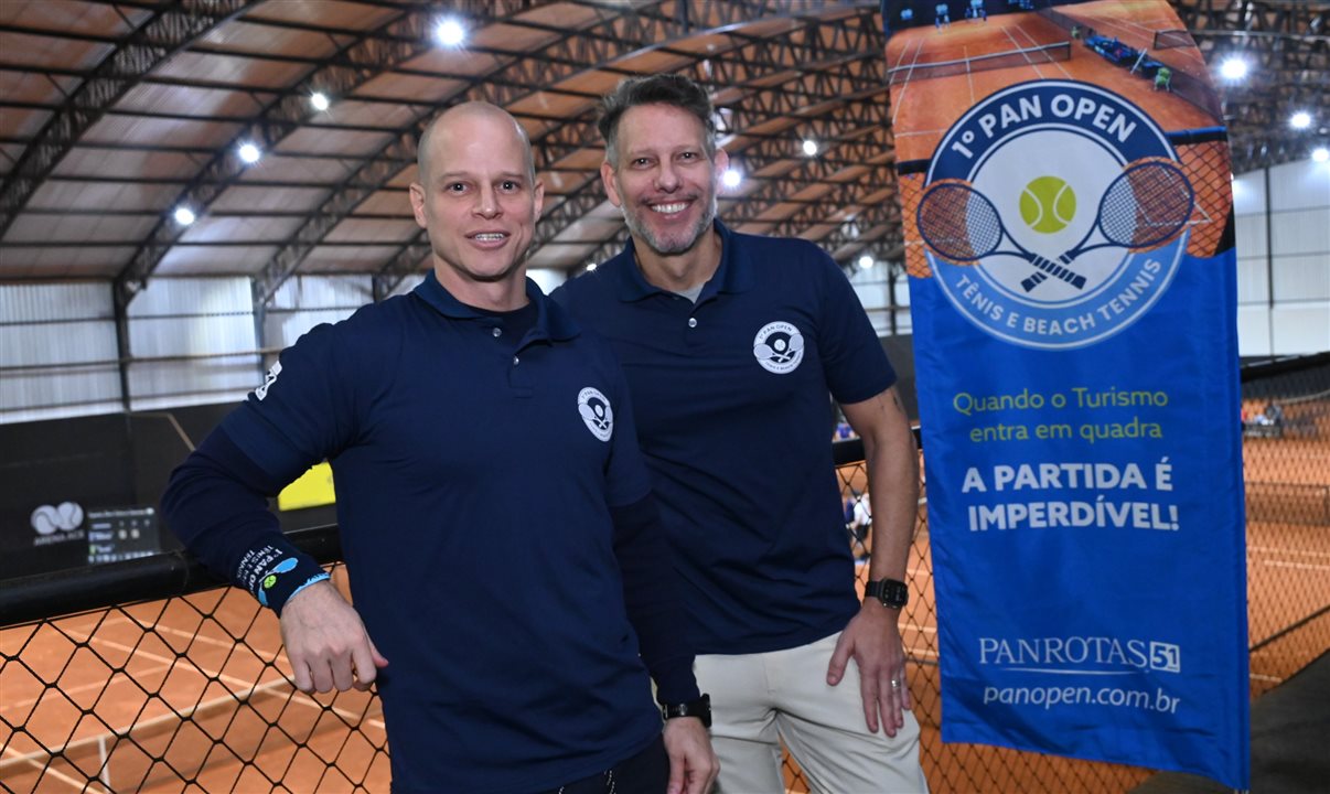 José Guilherme Alcorta e Ricardo Sidaras, da PANROTAS, esperam o trade para o 2º PAN OPEN de Tênis