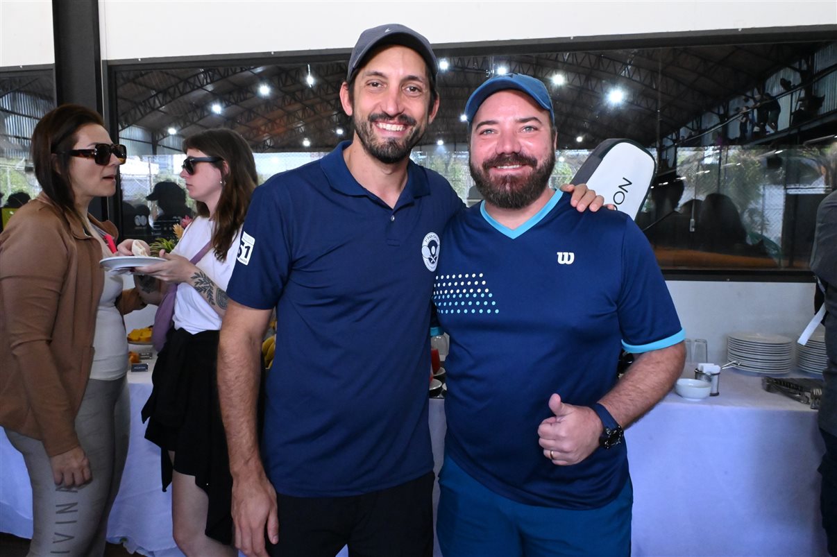 Flavio de Sica, da PANROTAS, Fernando Gagliardi, da Meliá, com a esposa Carol Pinto