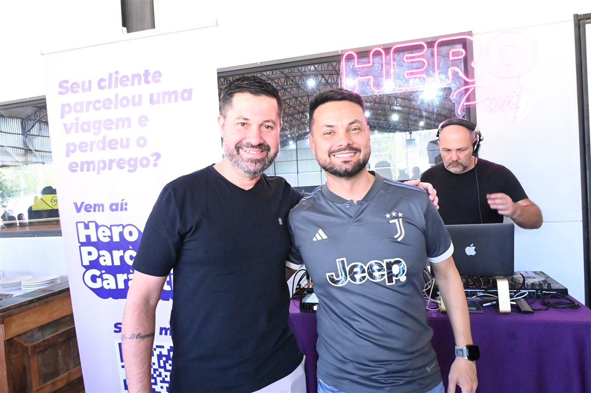Flavio de Sica, da PANROTAS, Fernando Gagliardi, da Meliá, com a esposa Carol Pinto