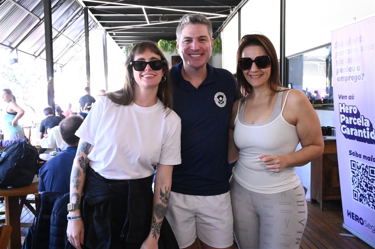 Flavio de Sica, da PANROTAS, Fernando Gagliardi, da Meliá, com a esposa Carol Pinto