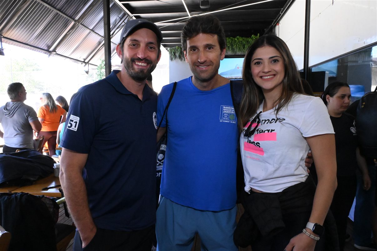 Flavio de Sica, da PANROTAS, Fernando Gagliardi, da Meliá, com a esposa Carol Pinto