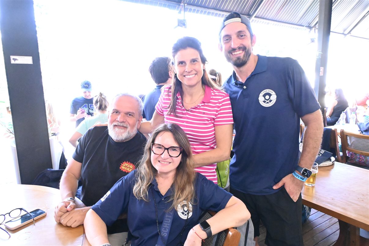 Flavio de Sica, da PANROTAS, Fernando Gagliardi, da Meliá, com a esposa Carol Pinto