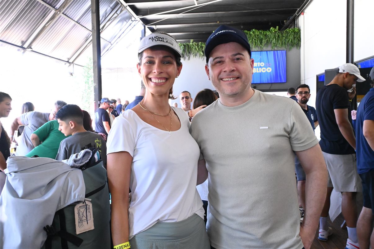 Flavio de Sica, da PANROTAS, Fernando Gagliardi, da Meliá, com a esposa Carol Pinto