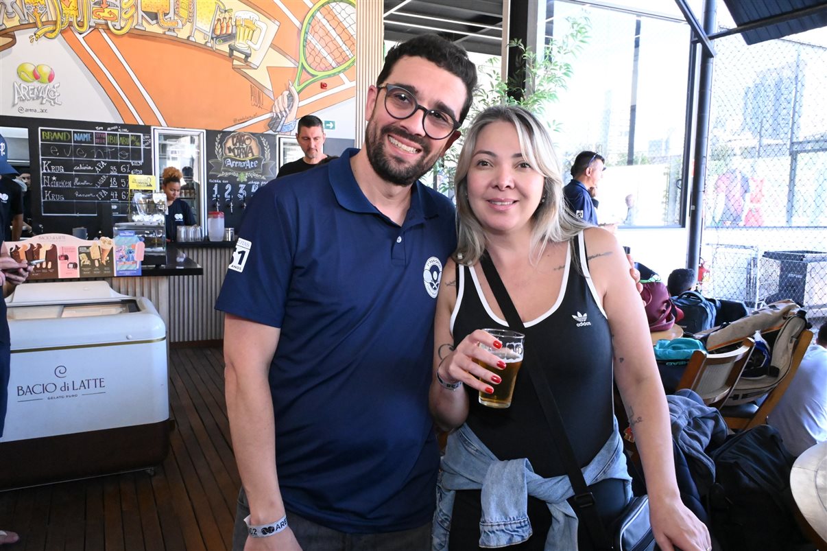 Flavio de Sica, da PANROTAS, Fernando Gagliardi, da Meliá, com a esposa Carol Pinto
