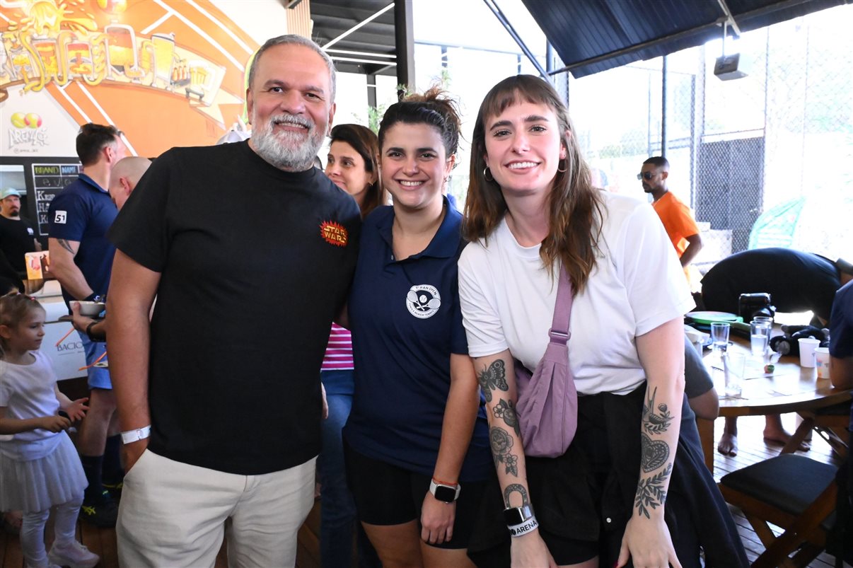 Flavio de Sica, da PANROTAS, Fernando Gagliardi, da Meliá, com a esposa Carol Pinto