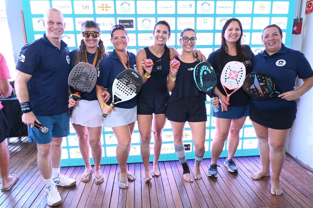 Campeões da categoria Masculino Fun de Beach Tennis. Na foto, Rodrigo Vieira, Guilherme Burti, Bruno e Fernando dos Santos, e Alexandre Oliveira e Feliphe Santinello