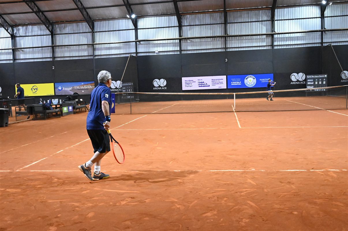Campeões da categoria Masculino Fun de Beach Tennis. Na foto, Rodrigo Vieira, Guilherme Burti, Bruno e Fernando dos Santos, e Alexandre Oliveira e Feliphe Santinello