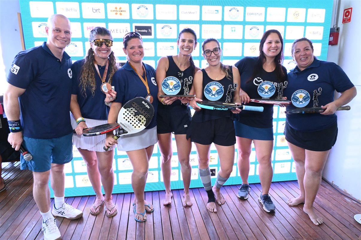 Campeões da categoria Masculino Fun de Beach Tennis. Na foto, Rodrigo Vieira, Guilherme Burti, Bruno e Fernando dos Santos, e Alexandre Oliveira e Feliphe Santinello