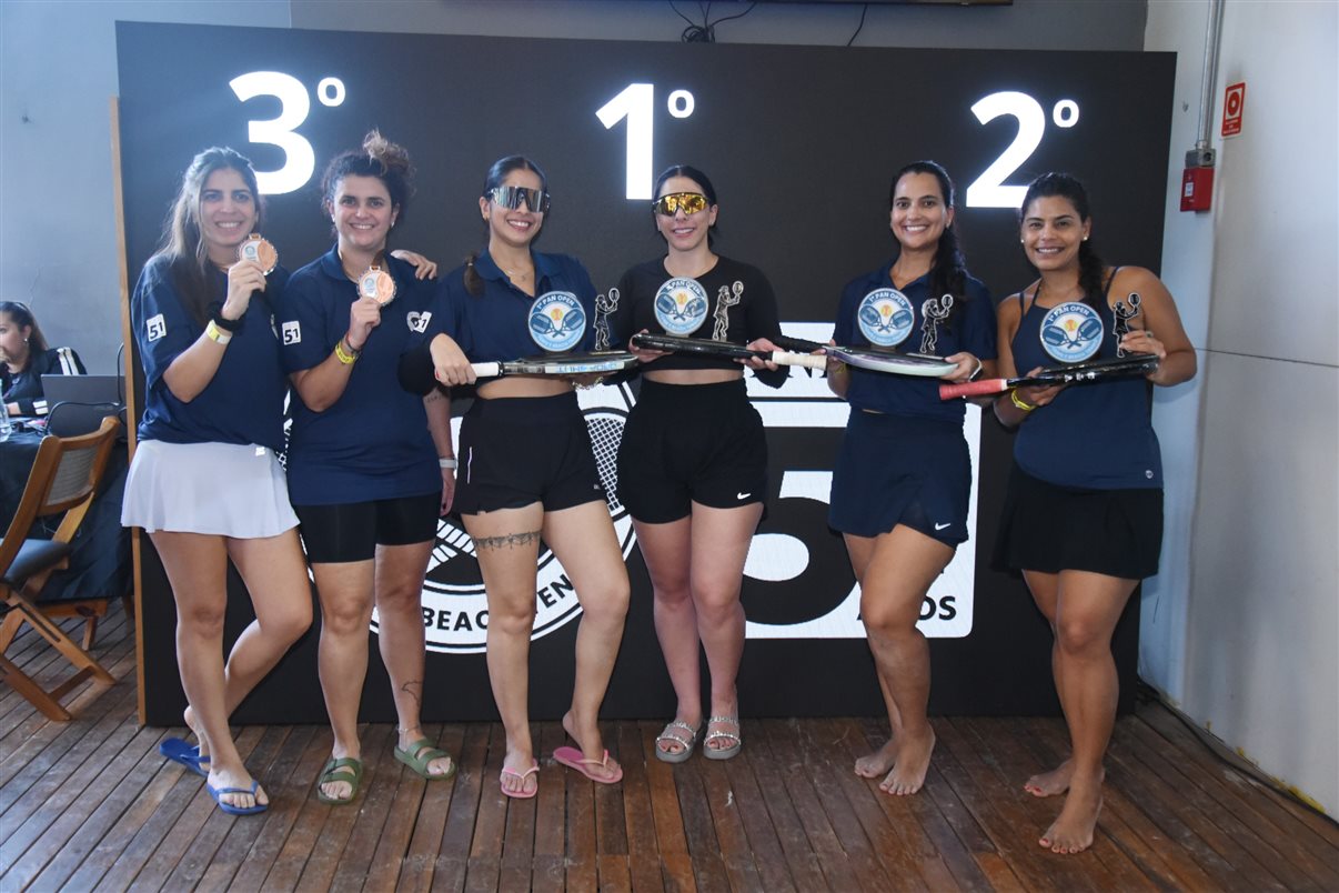 Campeões da categoria Masculino Fun de Beach Tennis. Na foto, Rodrigo Vieira, Guilherme Burti, Bruno e Fernando dos Santos, e Alexandre Oliveira e Feliphe Santinello