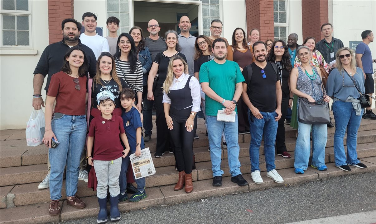 Equipe da Abav Nacional e Abav-SP | Aviesp junto a participantes da aula prática do projeto Brasil Recebe