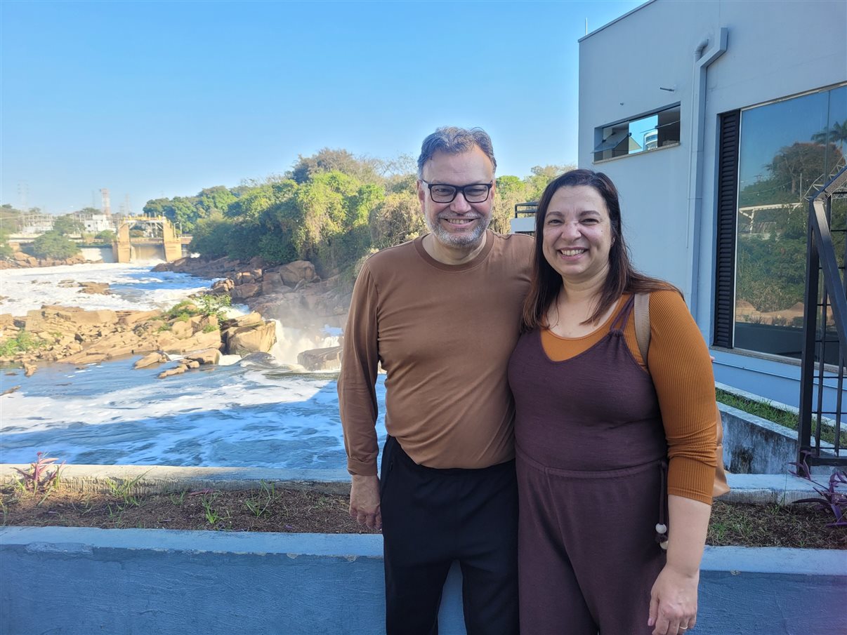 Guilherme Bastos Mellone e Daniele Leite Prado, ambos da Setur-SP