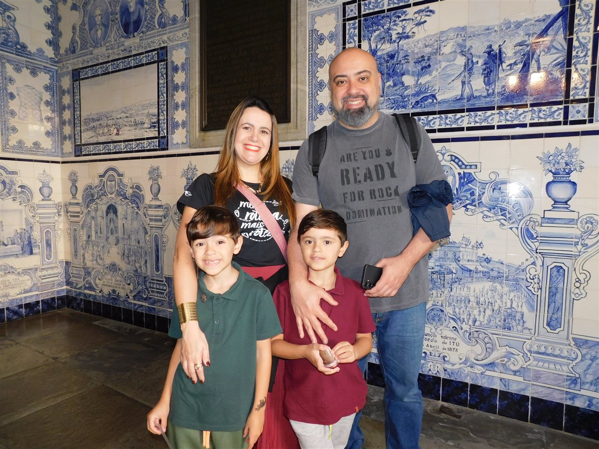 Guilherme Bastos Mellone e Daniele Leite Prado, ambos da Setur-SP