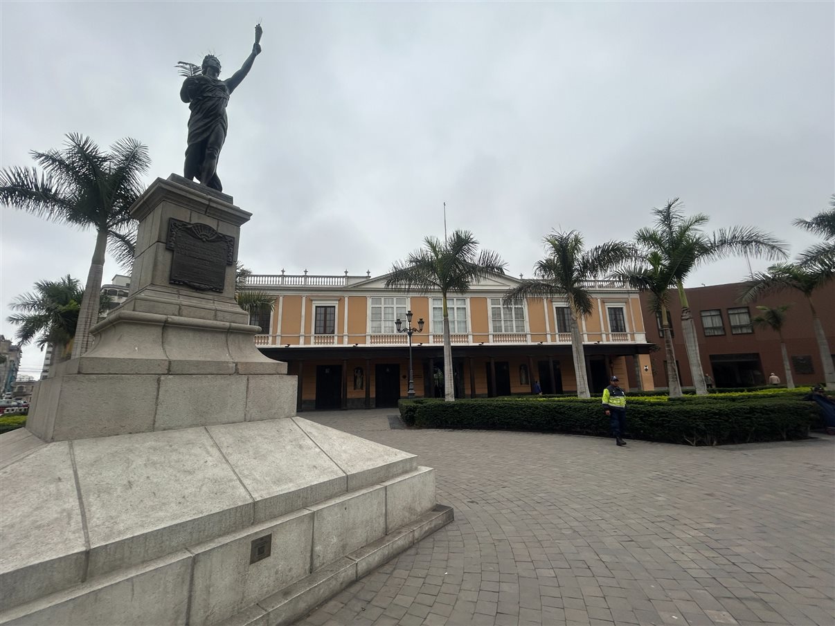 Pinacoteca na Plaza Francia