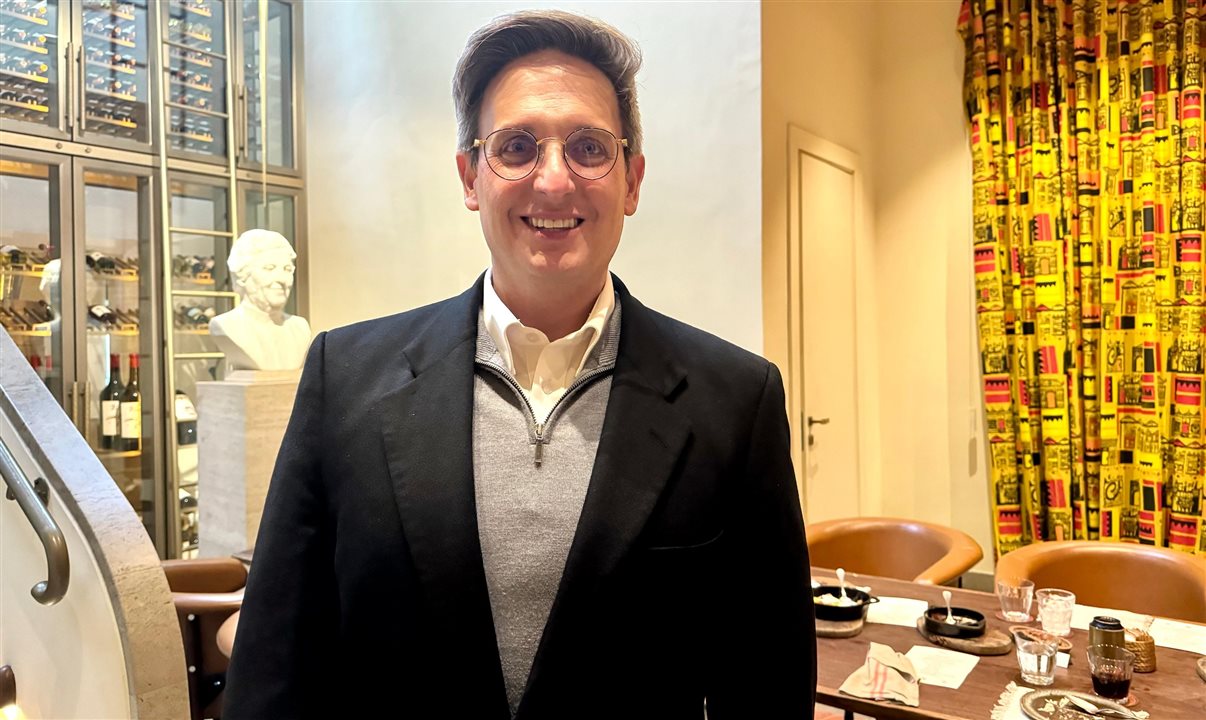 Jonathan Frontado, diretor de Relações Públicas da Disney Cruise Line