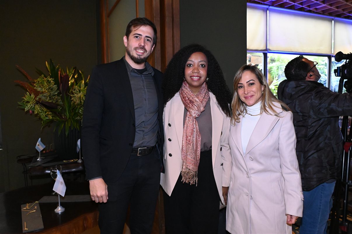 Ana Laura Pierini, do Visit Buenos Aires, entre Fabio Camargo, Mariana Figueiredo e Rodrigo Ramos, da Braztoa  