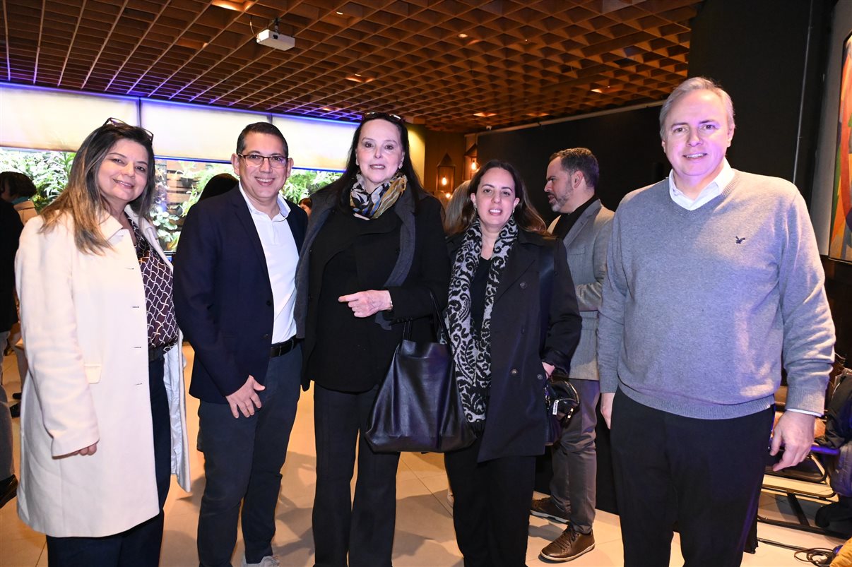 Ana Laura Pierini, do Visit Buenos Aires, entre Fabio Camargo, Mariana Figueiredo e Rodrigo Ramos, da Braztoa  