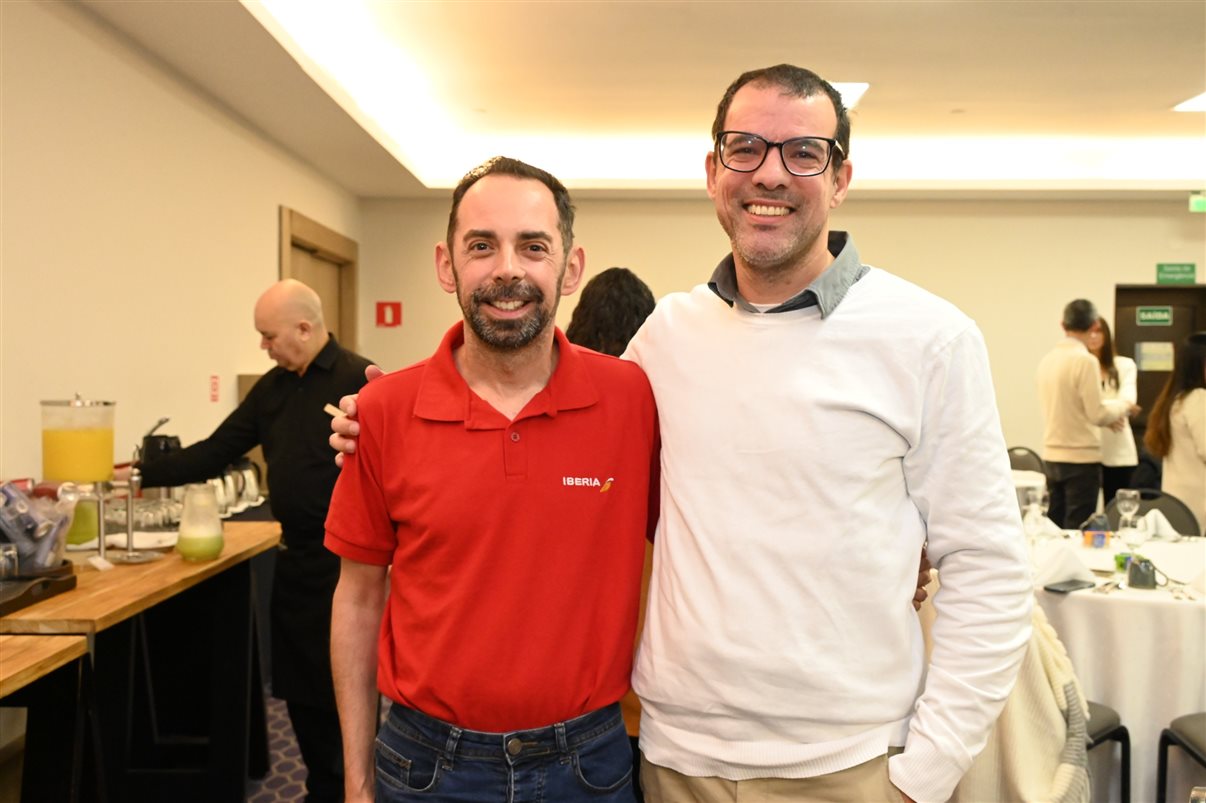 Rodrigo Bonelli, da Schultz, entre Alexandra Coelho e Valdir Miranda, da Iberia