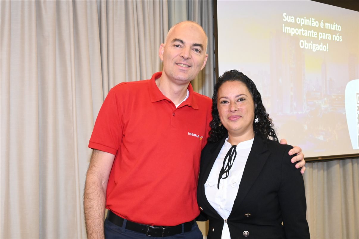 Rodrigo Bonelli, da Schultz, entre Alexandra Coelho e Valdir Miranda, da Iberia