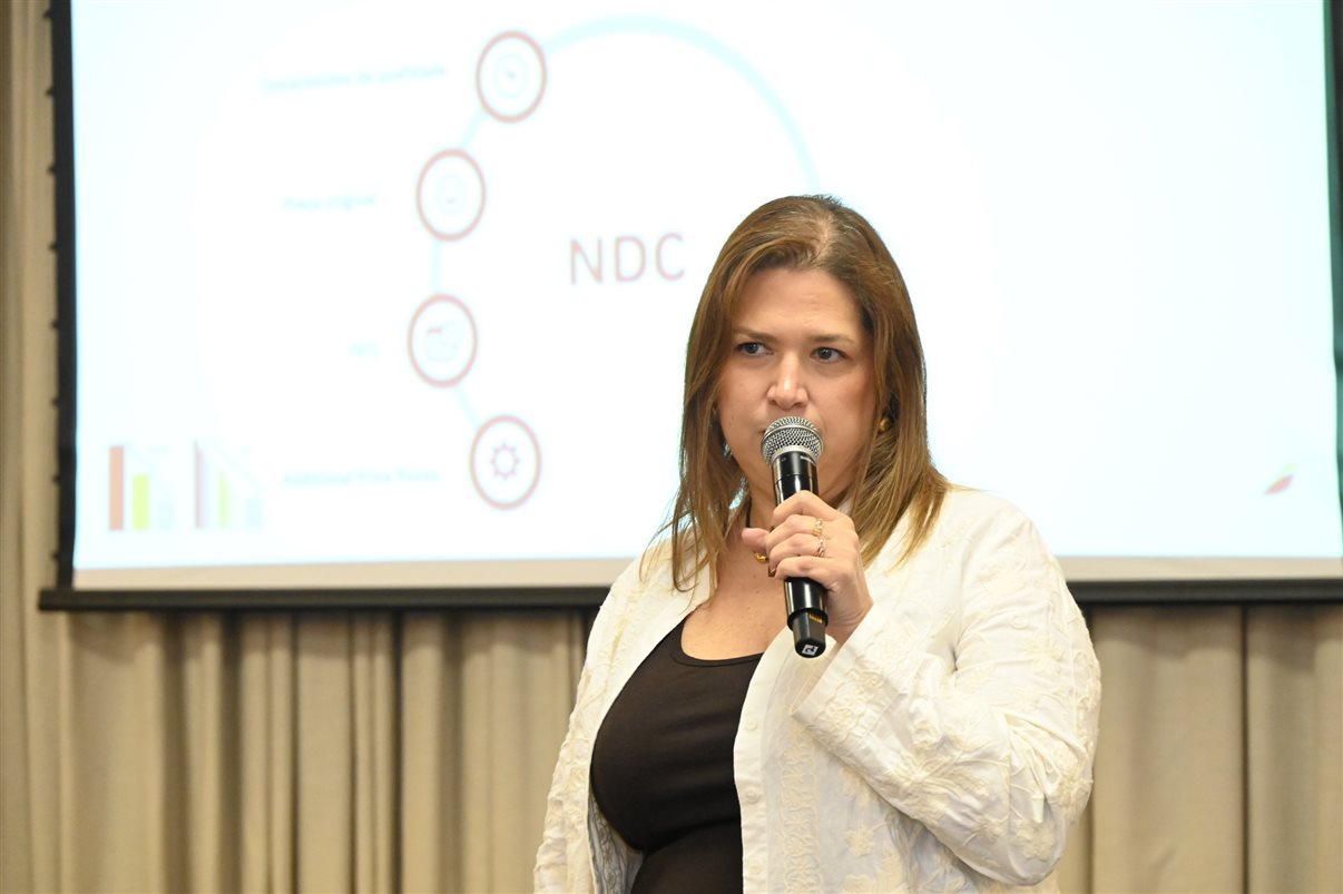 Rodrigo Bonelli, da Schultz, entre Alexandra Coelho e Valdir Miranda, da Iberia