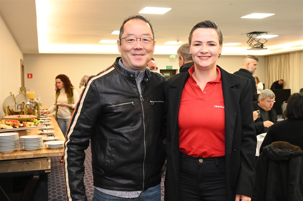 Rodrigo Bonelli, da Schultz, entre Alexandra Coelho e Valdir Miranda, da Iberia