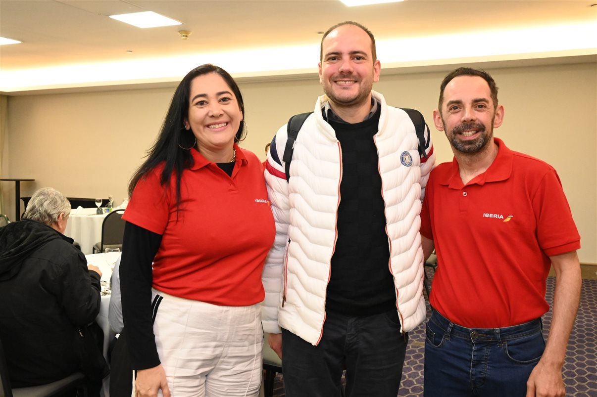 Rodrigo Bonelli, da Schultz, entre Alexandra Coelho e Valdir Miranda, da Iberia